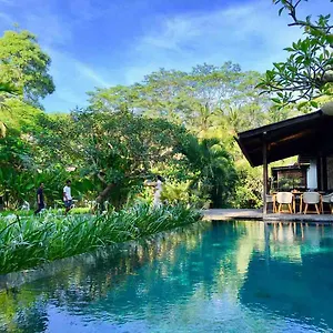 surya-kembar-villas.ubudhotelsnow.com/